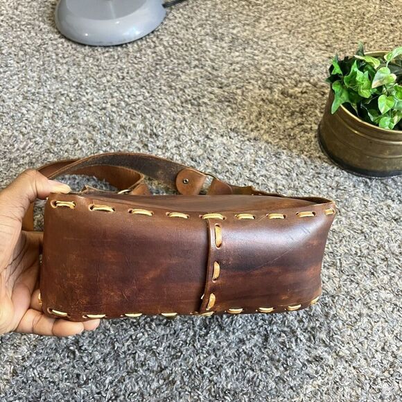 Beautiful Well Made Leather Shoulder Bag Hand TOOLED Dragon Flower Brown Small - Picture 7 of 14